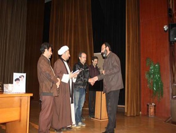 از عوامل نمایش آیینی " یک بیابان بی کسی" در ملایر تقدیر شد