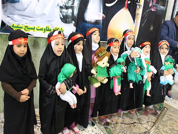 لبیک یا حسین(ع) دختران ابرکوهی، در همایش سه ساله های حسینی+ تصاویر