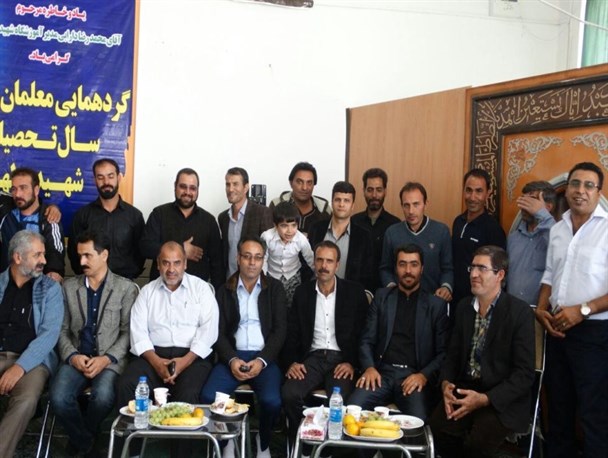 دیدار معلمان و دانش آموزان زیاری پس از ۲۵ سال تازه شد+ تصاویر