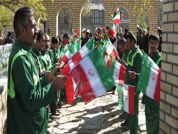 مزار شهدای دهگلان عطر افشانی و غبار روبی شد+تصاویر