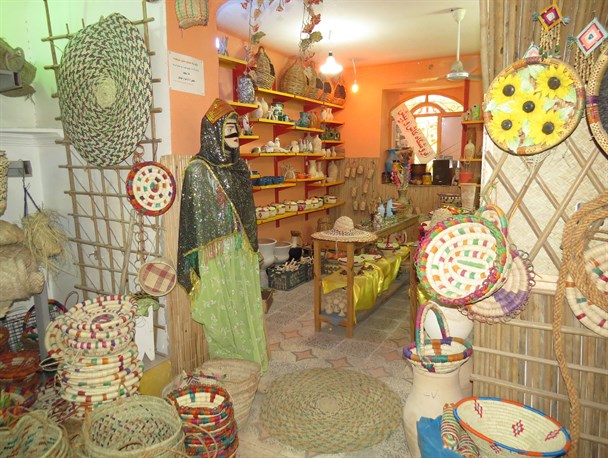 فعال ترین تعاونی صادر کننده صنایع دستی میناب محروم از حمایت مسئولان