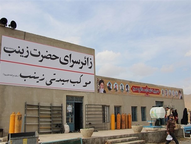 وصف حال خادمانی که خاک پای زائران را توتیای چشم می کنند+تصاویر