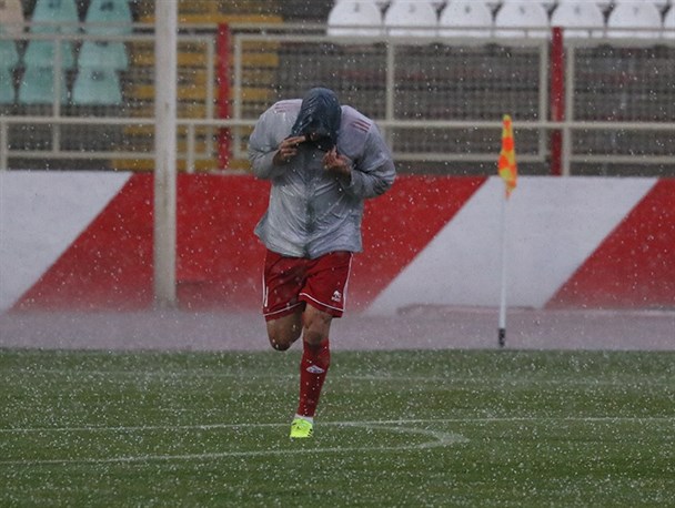 لیگ برتر فوتبال| تساوی با طعم تگرگ/ علیمنصور در نخستین گام از پس حسینی برنیامد