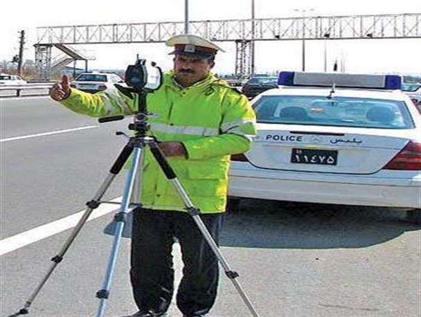استقرار پلیس راهور در کنار مجتمع سوخت حسام