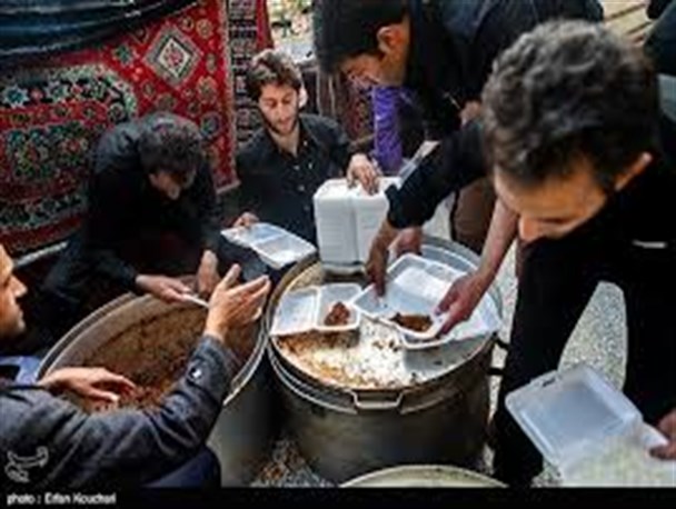 طبخ 60 هزار پرس غذا برای زایرین اربعین توسط خیرین محلاتی/محلاتی ها دو برابر میانگین کشور برای بازسازی عتبات عالیات کمک کرده اند
