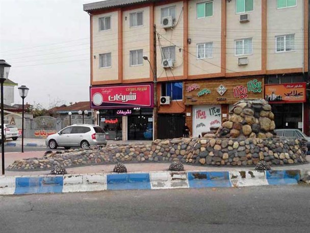 آبنمایی عجیب در انزلی که زیبایی و هدف ندارد