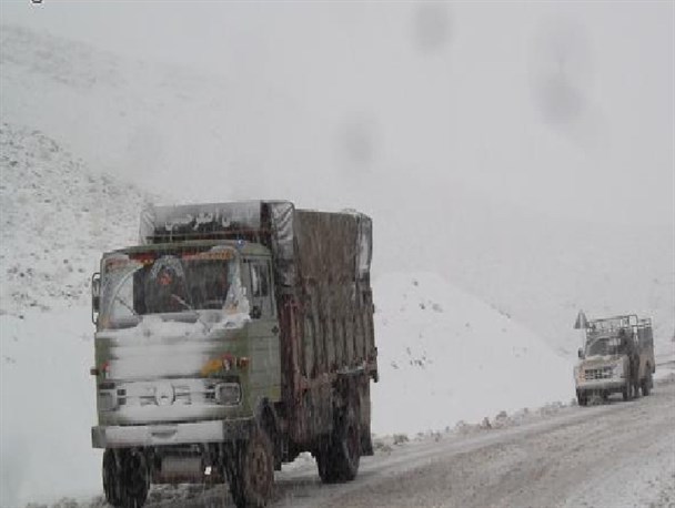 بارش برف و باران در شهرستان چادگان/ یخ زدگی در دو محور مواصلاتی
