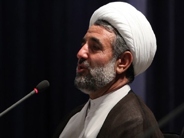 مشکل آمریکا با جمهوری اسلامی با دست دادن در راهرو سازمان ملل حل نمی شود / برخی ها در کشور مطابق میل دشمن رفتار می کنند