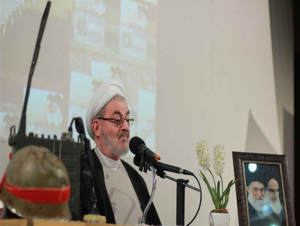 در دانشگاه ها فرزندان ارزشی را کنار میزنند/ اگر بصیرت نداشته باشیم از هدف و مقصد عقب می مانیم