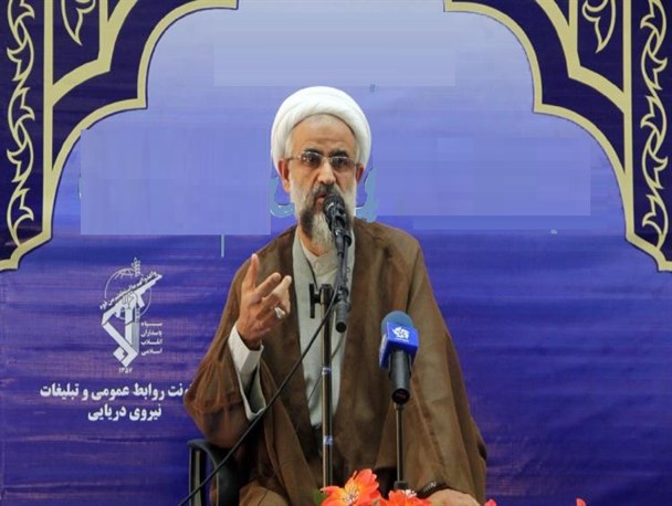 مواضع امام(ره) و رهبری مستند از آیات قرآن است/ برخی افراد تابلو امام(ره) را دارند اما هیچ موضعی از امام ندارند