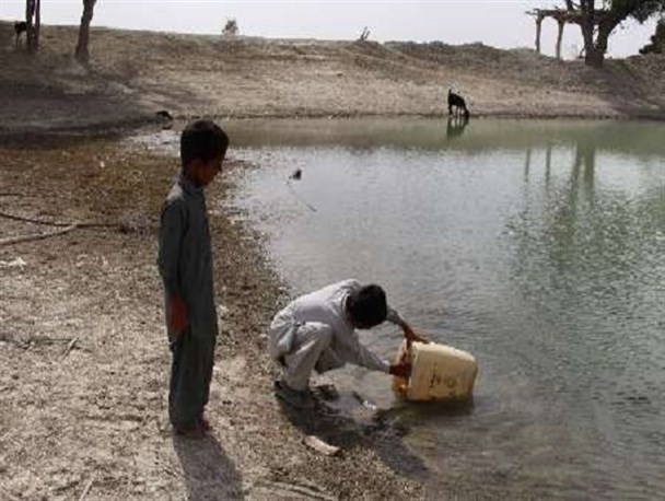 محرومیت 200 روستای جنوب شرق کشور از آب شرب بهداشتی/ سدهای پر از آب، زمینهای خشک و لوله های خالی