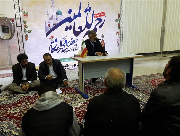 خدا برما منت گذاشته که بیرقدار حسینیم/ ما باید رهرو قرآن و اهل البیت باشیم