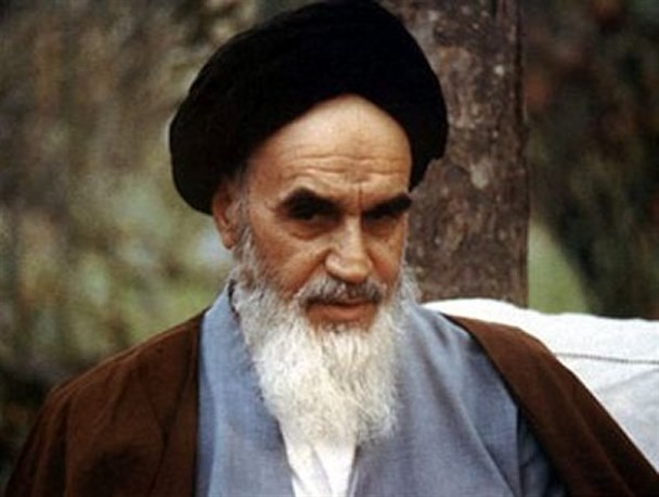 یک دانشجوی جوان هم مانند یک مجتهد باید در سرنوشت خودش دخالت کند