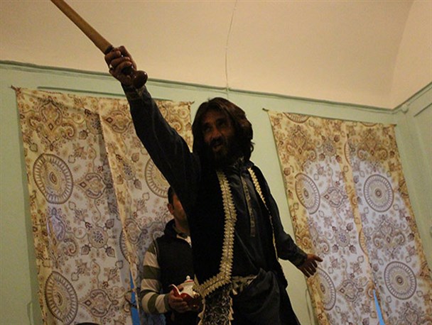 دومین نشست سرای نقالی  در خانه مستوفی ابرکوه برگزار شد+ تصاویر