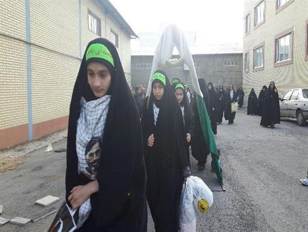 92  نفر از دانش آموزان دختر بیجار به مناطق عملیاتی جنوب کشور اعزام شدند