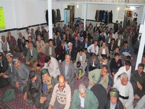 مراسم مولودی خوانی در سروآباد از نگاه دوربین