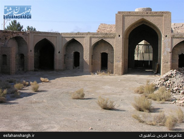 کاروانسرای شاه عباس شاهتور با بی توجهی متروکه شد