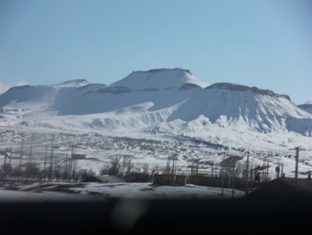 تصاویر زیبای برفی از دورترین روستای ساوه