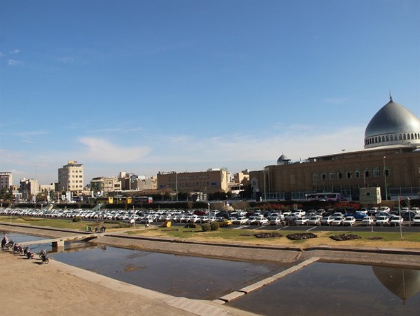 کمبود پارکینگ برای نمازگزاران جمعه در اطراف مصلی قم