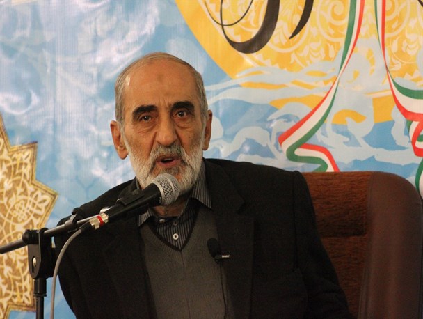 شریعتمداری:داعش در پلیدی باید پیش آشوبگران لٌنگ بیندازد