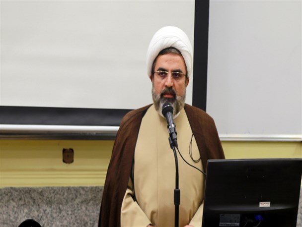 انقلاب چهل ساله اسلامی استاد هم تراز خود نیاز دارد