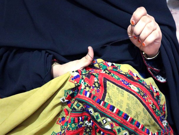 گزارش تصویری/ سوزن دوزی هنری به قدمت پهره
