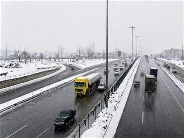 بارش باران و برف در محورهای مواصلاتی ادامه دارد