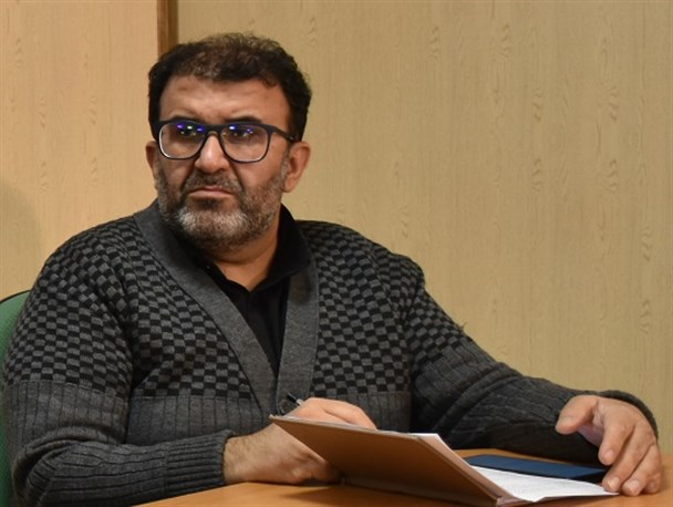 باید در برجسته سازی قهرمانان و بزرگان کشور کار کنیم