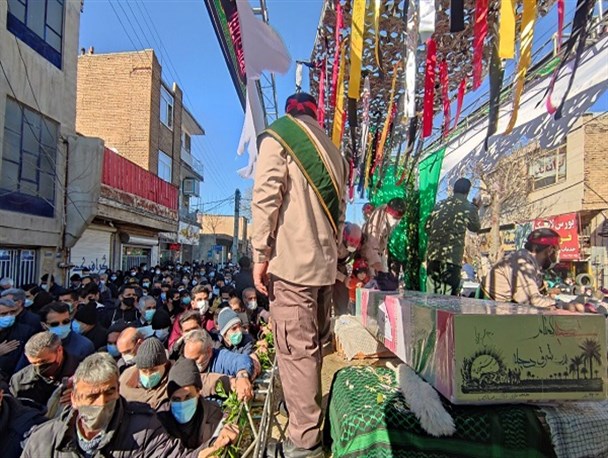 استقبال باشکوه اقشار مختلف مردم اراک از شهید گمنام/ امروز حال و هوای شهر کربلایی شد