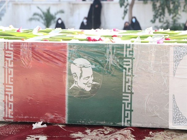 بدرقه‌ی چهار مهمان گمنام روی دست مردم بوشهر+تصویر