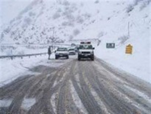 تردد در تمامی محورهای استان تنها با زنجیر چرخ امکان پذیر است