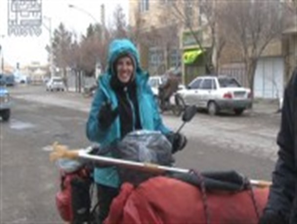 نجات دو توریست پرتقالی در قلعه خرگوشی ورزنه+تصاویر