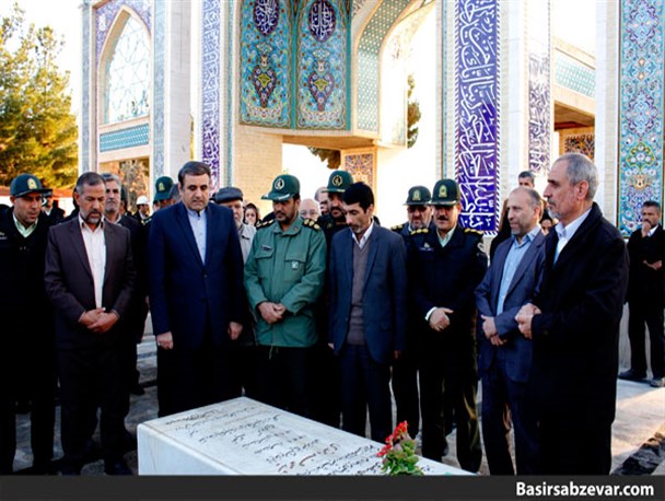گلزار شهدای سبزوار عطرافشانی و غبارروبی شد