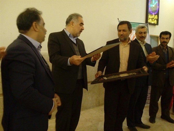 استقبال مطلوب اولیای بیسواد دانش آموزان برای سواد آموزی/ بیمه آموزشیاران حل می شود
