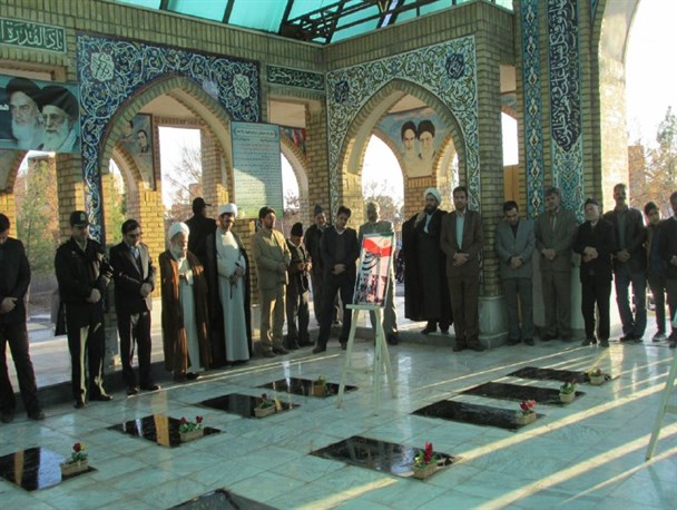 مراسم عطر افشانی و غبار روبی مزار شهدای خلیل آباد برگزار شد + تصاویر