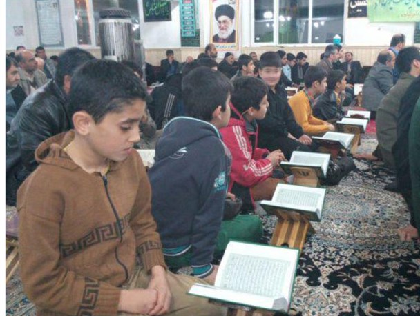 محفل انسی باقرآن روستای حسنعلیده بخش رودبنه شهرستان لاهیجان برگزار شد