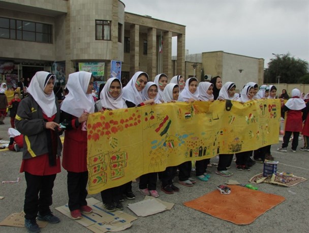 تصاویری از نقاشی همگانی دانش‌آموزان درگچساران