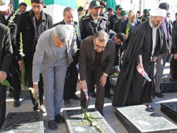 گلزار شهدا سمیرم گلباران شد