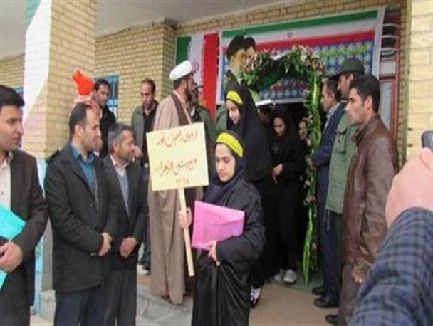 236 دانش آموز کوهرنگی به مناطق عملیاتی جنوب اعزام شدند + تصاویر
