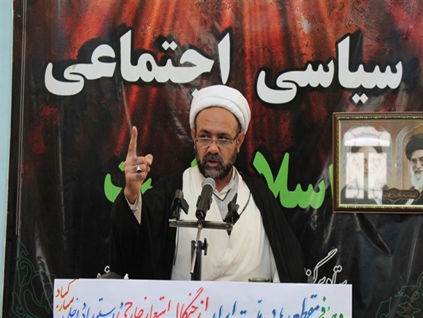 نباید فریب لبخند دشمن را خورد
