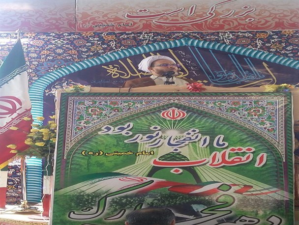 رفتار و گفتار بعضی از خواص بی بصیرت باعث نگرانی دلسوزان نظام است