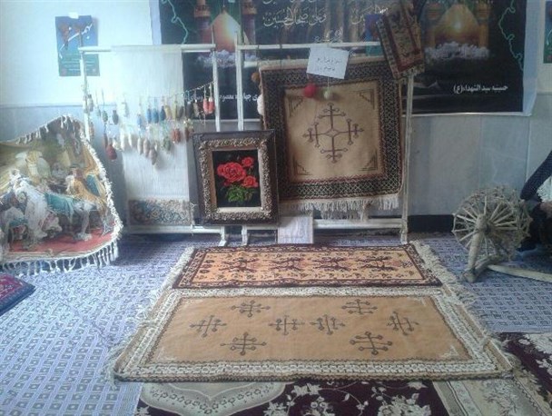 برپایی نمایشگاه صنایع دستی وغذاهای محلی روستای بارازِ قاین+تصاویر