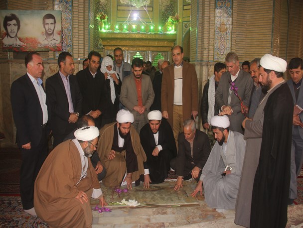 بقاع متبرکه زمینه ساز تقویت وحدت در جامعه هستند / غبار روبی و عطر افشانی حرم مطهر احمد ابن اسحاق (ره)
