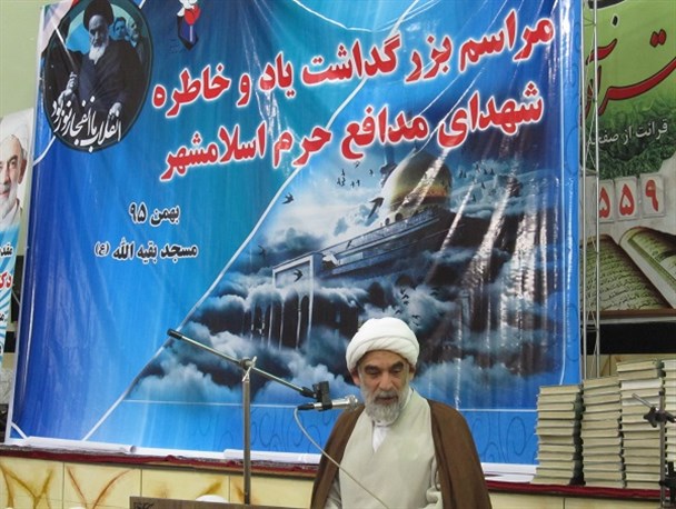 مسئولان در پی «لفاظی با آمریکایی‌ها» نباشند/ تقدیم ۲۲ هزار شهید بیانگر تدین مردم تهران است/رئیس جمهور آمریکا مراقب باشد پوست موز زیر پایش نیندازند