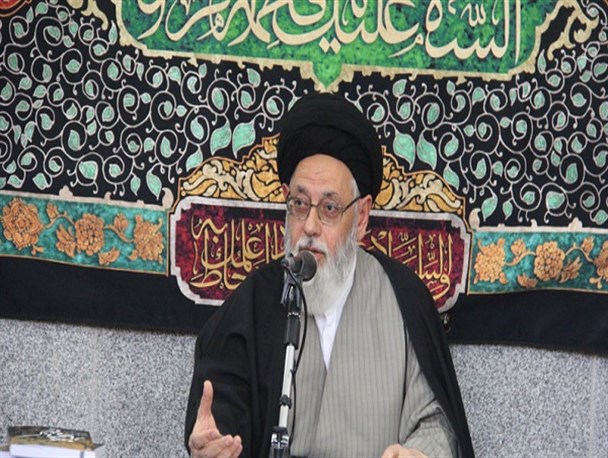 برخی دولتمردان باحاشیه سازی به دنبال دور کردن مردم از مطالباتشان هستند