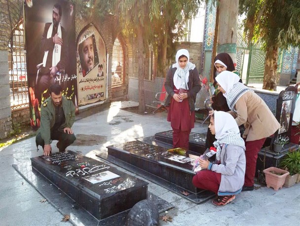 تجدید پیمان دانش‌آموزان آملی با شهدا+تصاویر