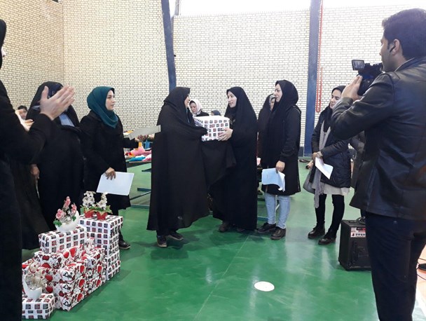 برگزاری جشنواره فرهنگی ورزشی در روستای کرفس به مناسبت دهه فجر/تصاویر