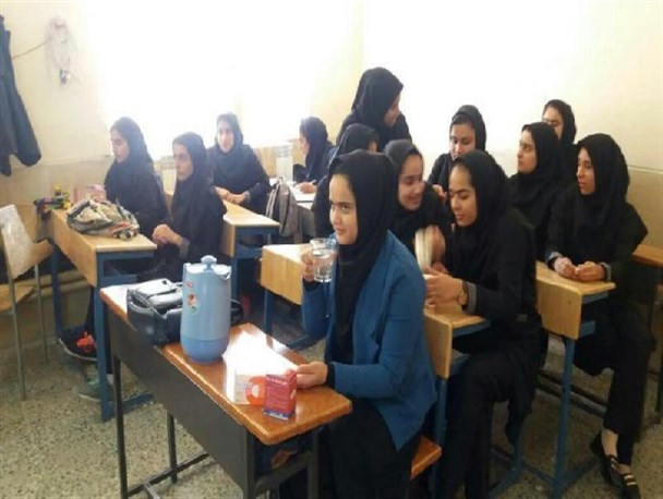 اجرای طرح آهن یاری و ویتامین «D» در مدارس دخترانه شهرستان چرام+تصاویر