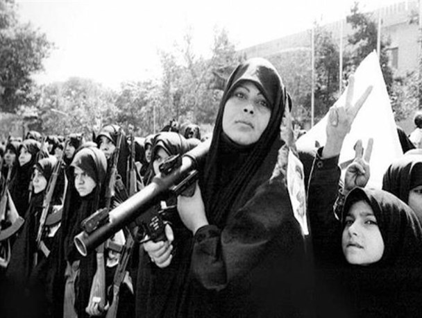 بانوان یزد به تأسی از انقلابیون گوش‌به‌فرمان روحانیت بودند/بانوی یزدی که در 12سالگی جلوی رژیم شاه ایستاد