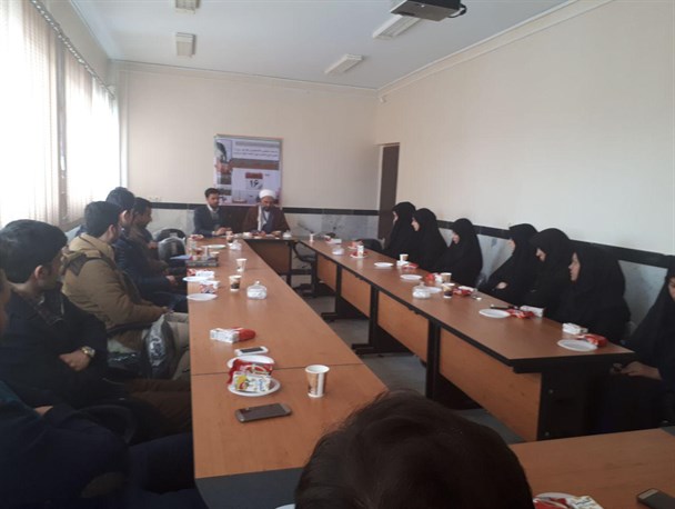 برگزاری نشست  انقلاب اسلامی  و دستاوردهای آن در دانشگاه پیام نور مرکز رزن/تصاویر